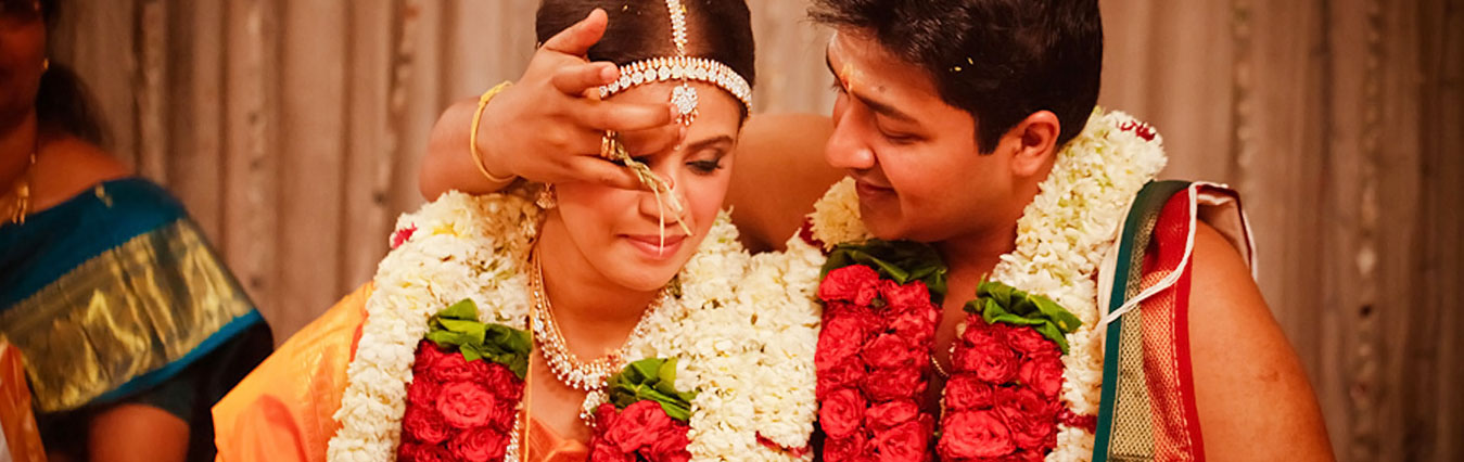 http://www.indianholiday.com/pictures/wedding/subcategories/gallery/south-indian-wedding-traditions-3981.jpg