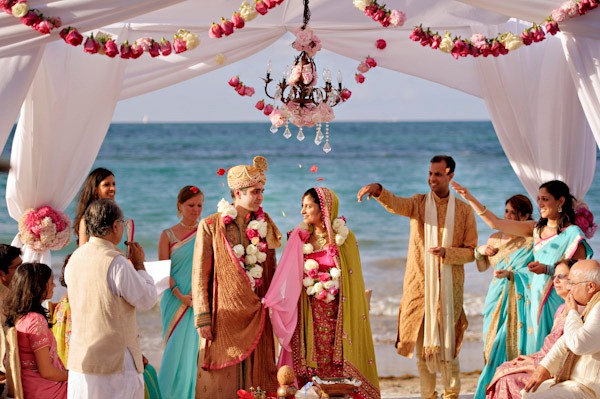 http://blog.mysticalmomentsindia.com/wp-content/uploads/2013/08/Beach-Weddings-Goa.jpg