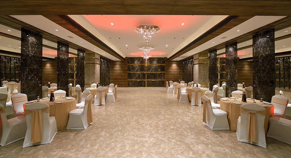 situated-in-the-most-stylish-suburbs-of-mumbai-it-is-one-of-the-best