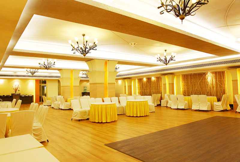 http://www.hotelroyalgarden.co.in/images/banquet-b.jpg