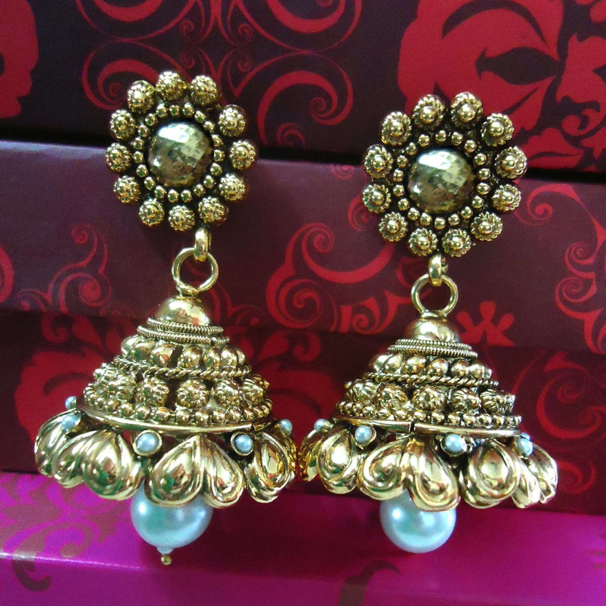 https://shreevishaljewellers1.files.wordpress.com/2013/09/gold_n_pearl_jhumkas_1.jpg