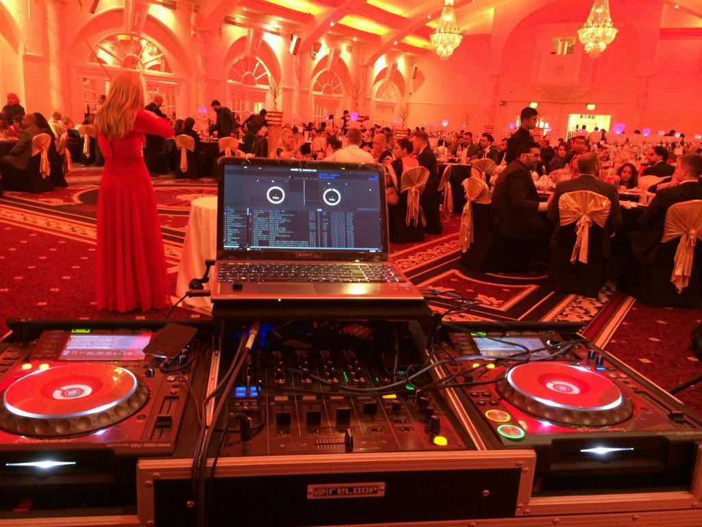 http://corporateentertainmentprofessionals.co.uk/wp-content/gallery/wedding-djs/86.jpg?080938